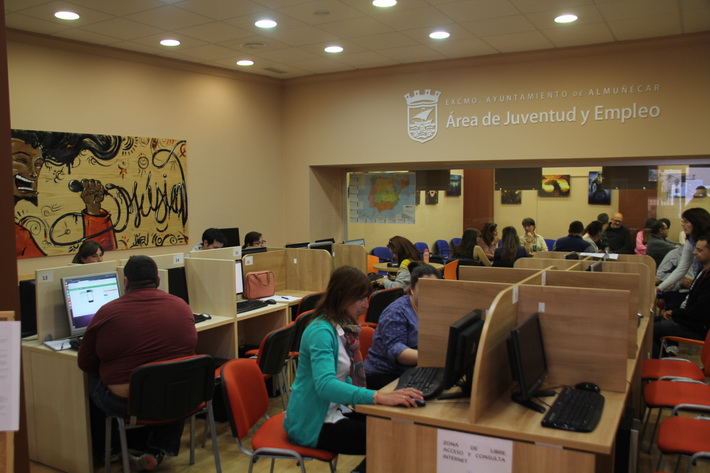 La FSP-UGT promueve dos cursos semi-presenciales en Almuñécar sobre redes sociales e inglés atención al público. 